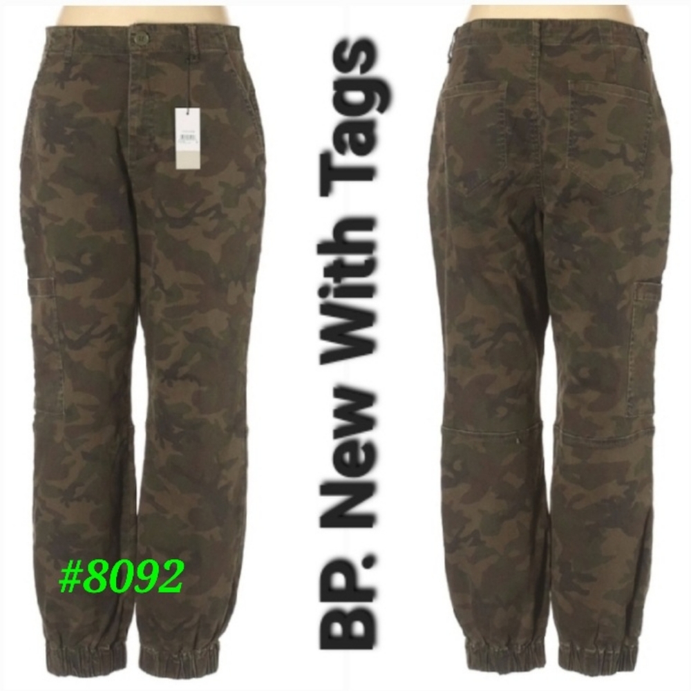 BP. NEW! "OLIVE GROVE CAMO" joggers Size 29🤍